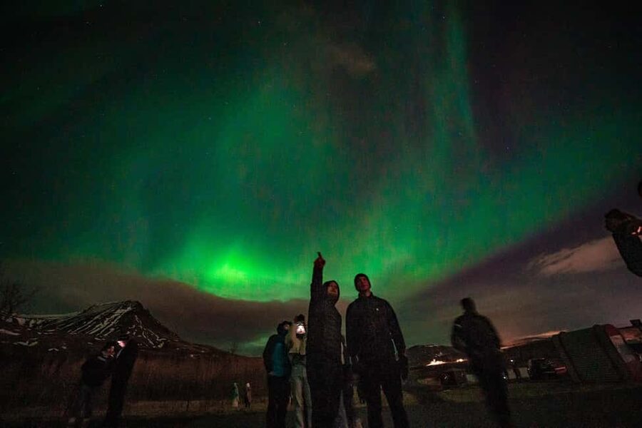 Reykjavik: Northern Lights Group Tour with Photos - The 4-Hour Schedule: What Happens After Pickup