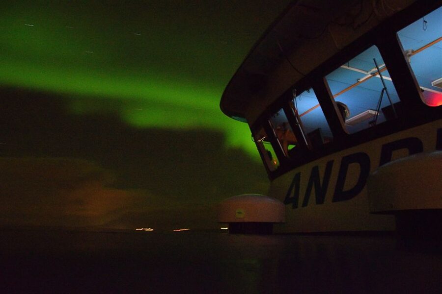 Reykjavik: Northern Lights Guided Boat Tour - Photos and WiFi: getting memories without fighting the camera