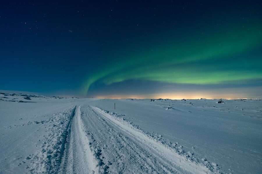 Reykjavík: Northern Lights Minibus Tour with Photos - Free Hot Chocolate, Treats, and Blankets: Why This Is Not a Throwaway Detail