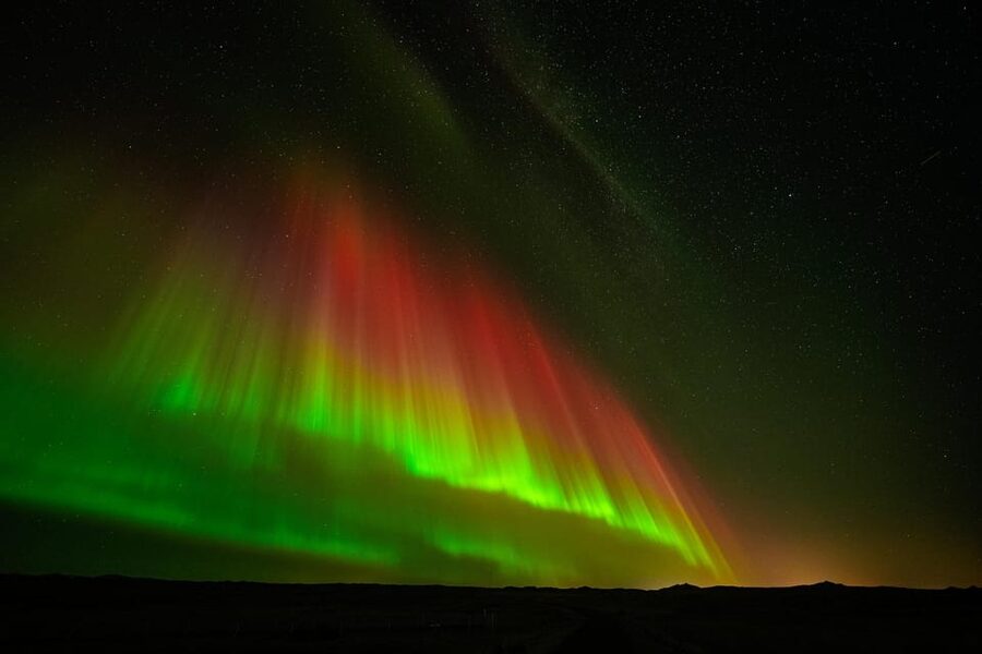 Reykjavik: Northern Lights Tour with Private Photographer - Snacks, Hot Drinks, and the Iceland Night Market Vibe