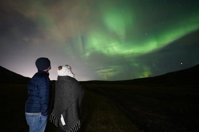 Reykjavik Northern Lights Tour with Pro Aurora Photos Small Group - The Real Value: Pro Photos and a Guide Who Keeps Searching