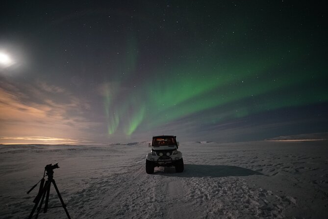 Reykjavik Northern Lights Tour with Pro Aurora Photos Small Group - Price and Value: What $148.50 Buys You