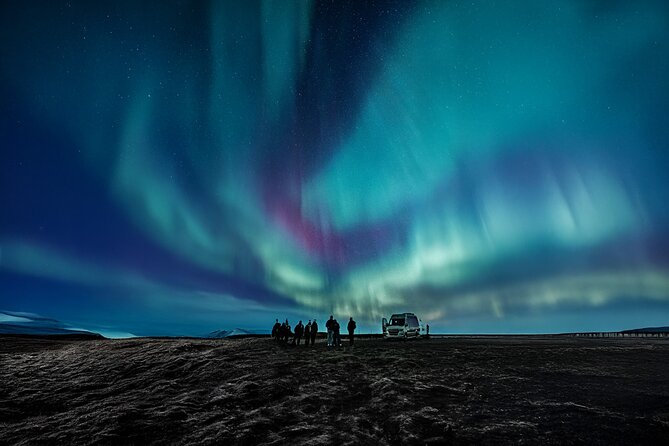 Reykjavik Northern Lights Tour with Professional Photographer - Reykjavik pickup at 8:30 pm, with Wi-Fi to stay connected