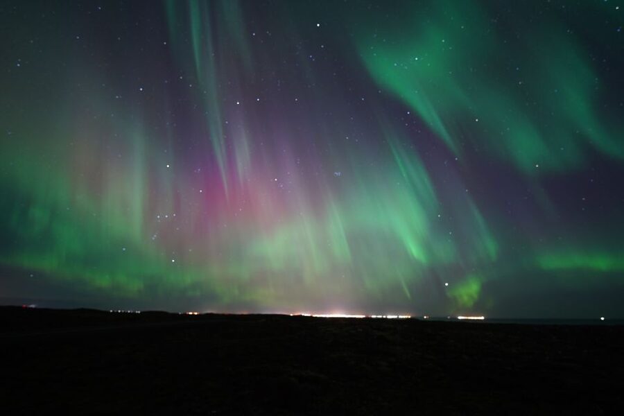 Reykjavik: Premium Northern Lights Tour with Free Photos - Hot chocolate, cinnamon buns, and wool blankets that actually help