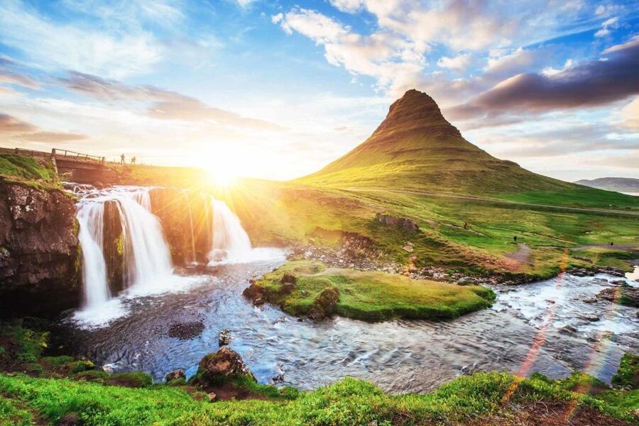 Reykjavik: Private Snaefellsnes and Kirkjufell Jeep Tour - Volcanic craters, black beaches, and lighthouses for variety