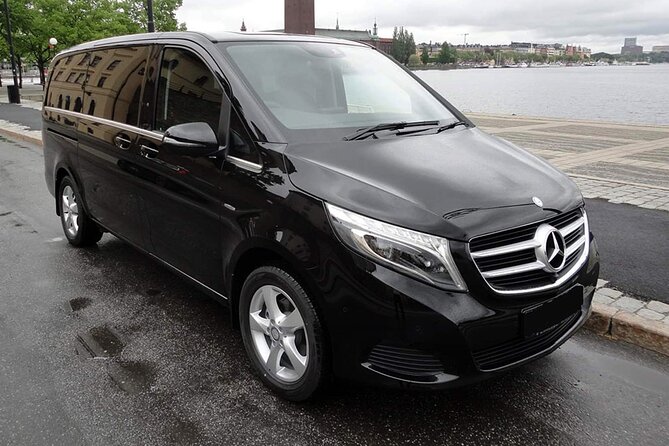 Reykjavik-Private Transfer to/from Keflavík Airport - Pickup in Reykjavík and the Return Trip Back to KEF