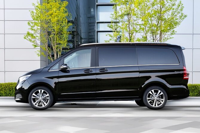 Reykjavik-Private Transfer to/from Keflavík Airport - Price and Value: When $199.11 per Group Makes Sense