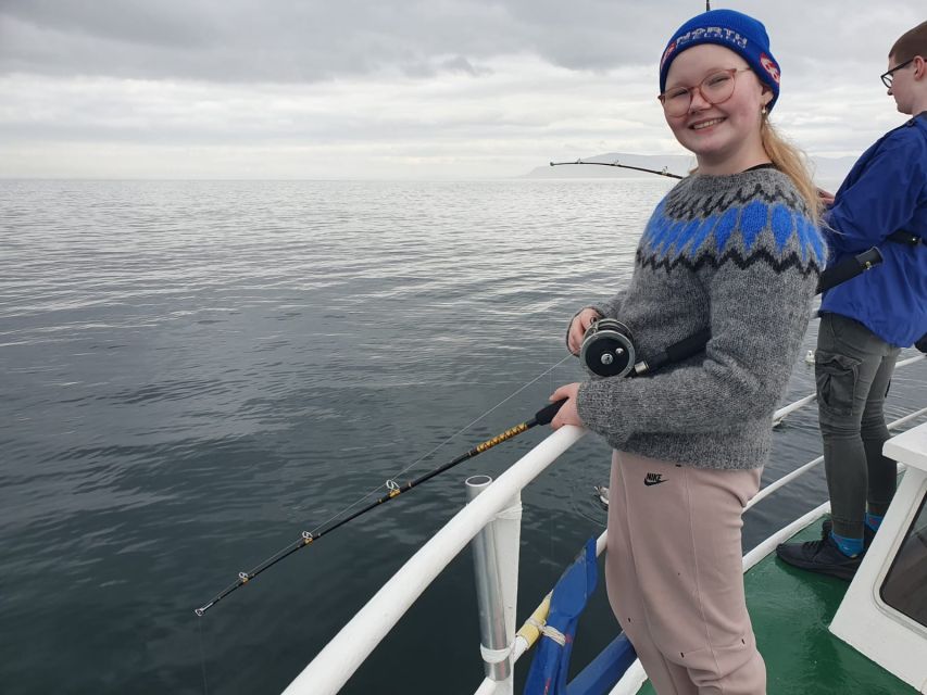 Reykjavik's Finest Catch: Guided Sea Angling Tour - Two hours in Faxaflói: casting, coaching, and the real rhythm of fishing