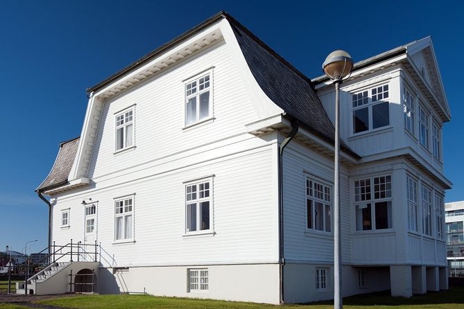 Reykjavik Sightseeing Tour - Hallgrímskirkja: the tower stop that makes Reykjavik feel tall