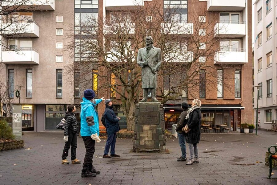 Reykjavik: Sightseeing Walking Tour with a Viking - Meeting at Ingólfur Square, the easiest start you can find
