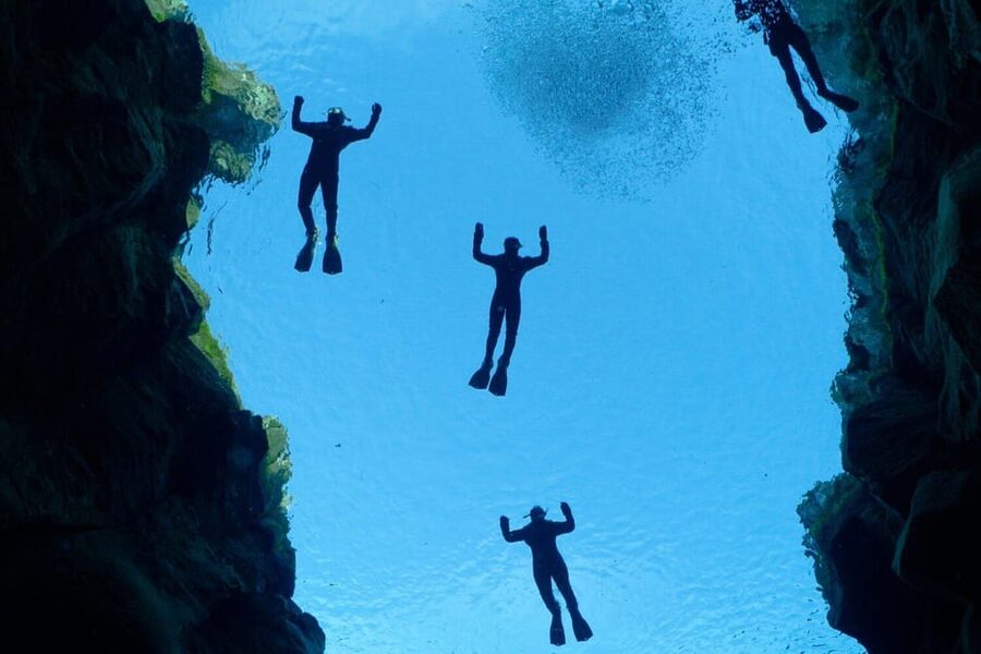 Reykjavík: Silfra Fissure Snorkeling between Two Continents - Tour flow at Thingvellir: pickup, meeting point, and dry-suit gear-up