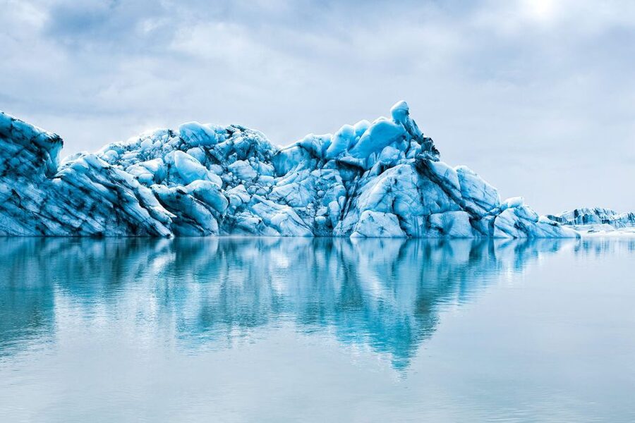 Reykjavik: South Coast, Diamond Beach, and Jökulsárlón Tour - The drive east: volcano passes and why the bus time matters