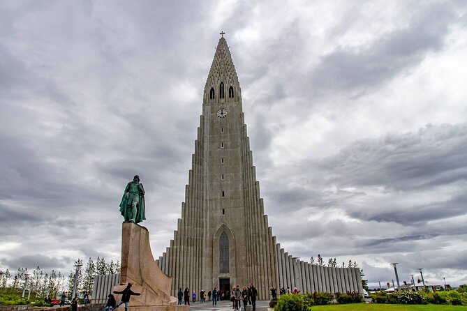Reykjavík Walking Tour - Hallgrímskirkja church viewpoint, plus a 360° read of Reykjavik