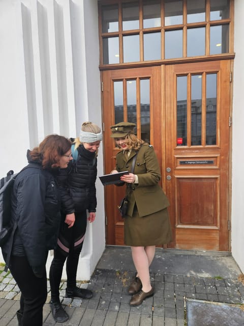 Reykjavik: World War II Walking tour around the city centre - Meeting outside Hotel Borg, the story starts where the city breathes