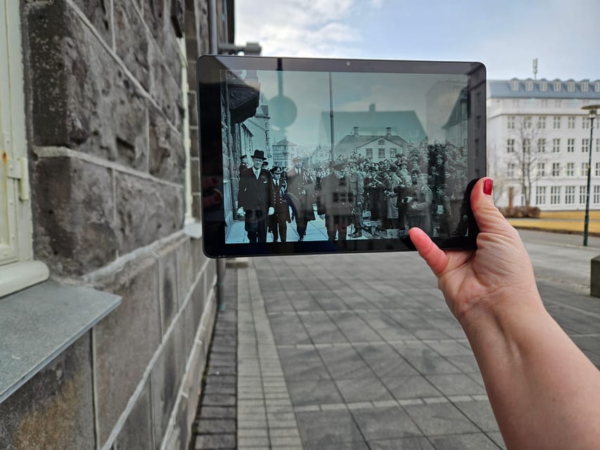 Reykjavik: World War II Walking tour around the city centre - What to bring for Reykjavik weather and photo stops