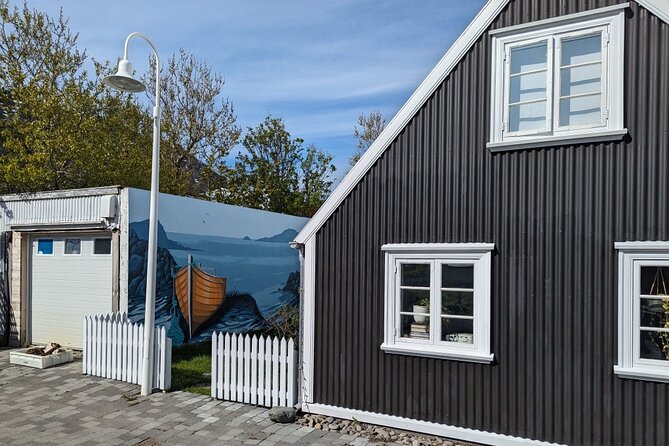 Self-Guided Tour of Ísafjörður: Art, History, and Architecture - Jónsgarður Park and the Whalebone Arch: Your Photo Break with Purpose