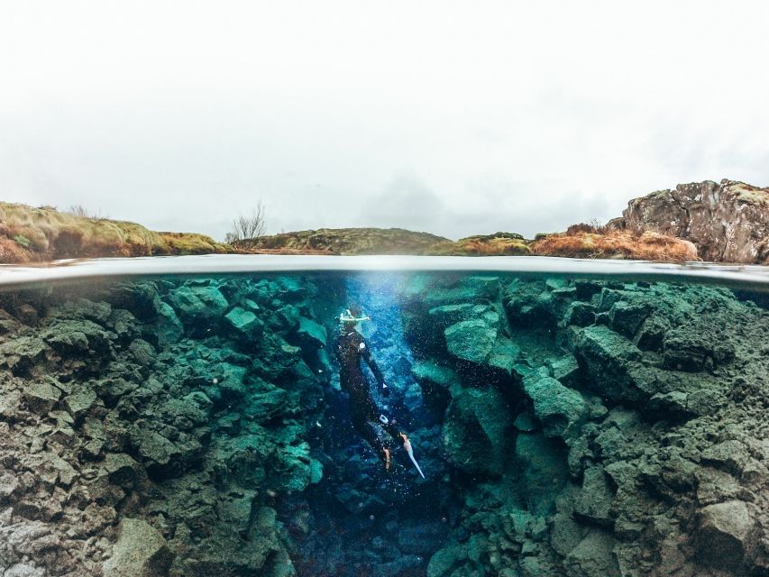 Silfra: Leidarendi Lava Caving & Snorkeling Tour with Photos - Þingvellir setting, the UNESCO context you snorkel over