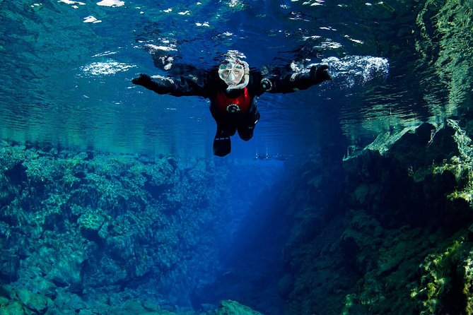 Silfra: Snorkeling Between Tectonic Plates Pick Up from Reykjavik - Guide Style and Safety: Why It Feels Under Control