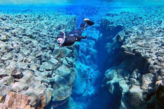 Silfra Wetsuit Snorkeling - Meet on Location | Free Photos - Suit up: choosing wetsuit or drysuit and staying warm