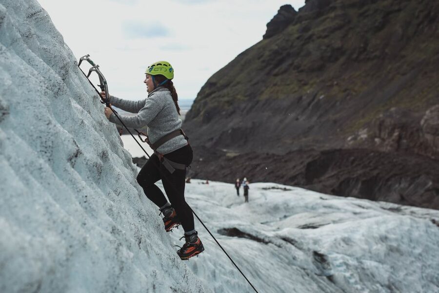 Skaftafell National Park: Falljokull Ice Climb and Hike - Your 4-hour rhythm: coach ride, safety briefings, then crampons
