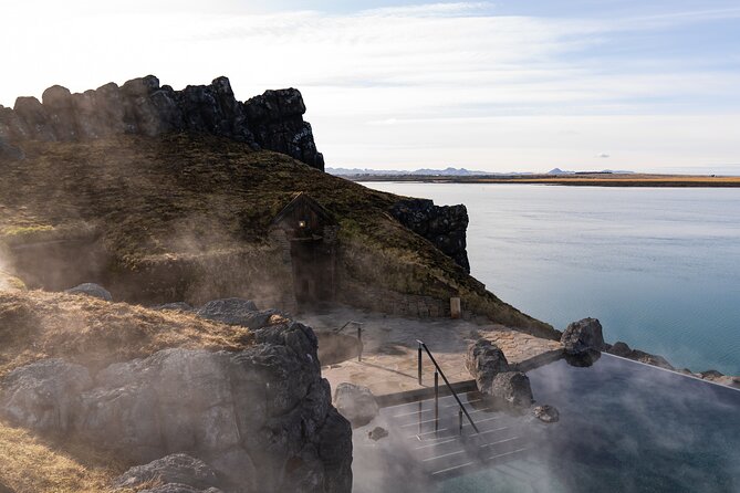 Sky Lagoon Spa Experience with Private Transfer from Reykjavík - Choosing your pass: Sér Pass vs Saman Pass (private vs shared)