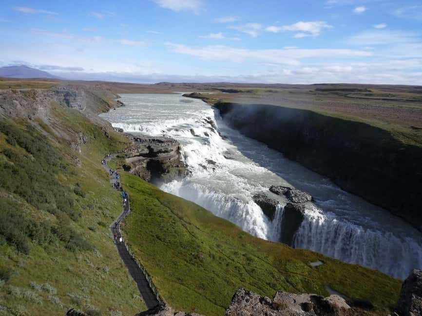 Small Group Golden Circle Tour w/ Kerid & Tomato Farm Visit - Þingvellir National Park and the Alþingi story on the plate boundary