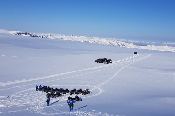 Snowmobile tour on Vatnajökull - Stop 2 on Vatnajökull: the snowmobile hour across real ice wilderness