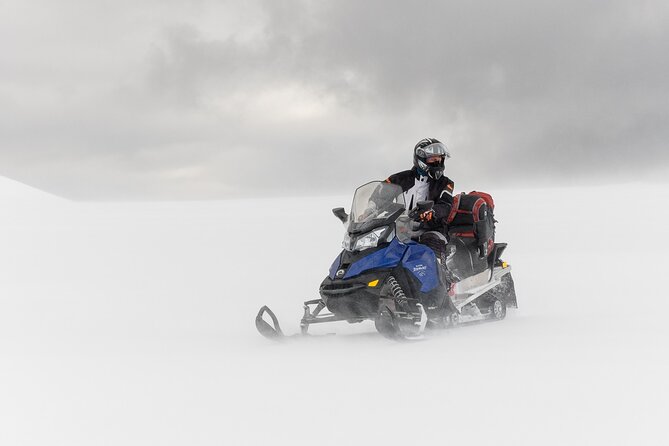 Snowmobile tour on Vatnajökull - Gear and safety: staying warm, staying steady, having fun