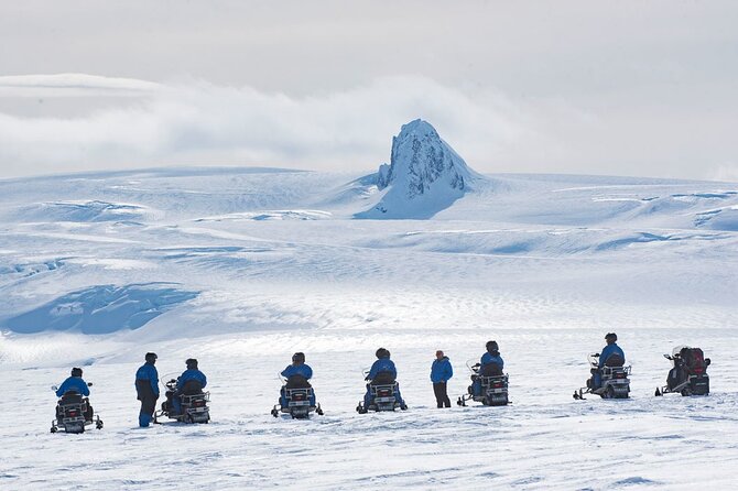 Snowmobile tour on Vatnajökull - Stop 1 at Skalafellsjökull: the 1000-meter viewpoint payoff