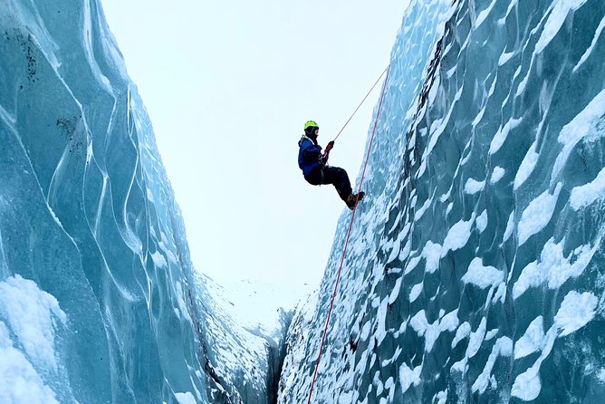 Sólheimajökull Ice Climbing and Glacier Walk - What to wear and bring so the cold stays in the background