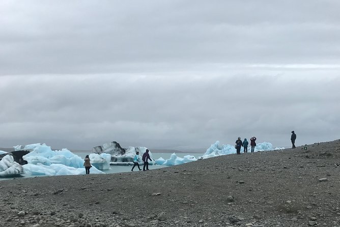 South Iceland and Glacier Lagoon: Jökulsárlón with Boat Tour - Guides Matter More Than You Think on a Coach Day