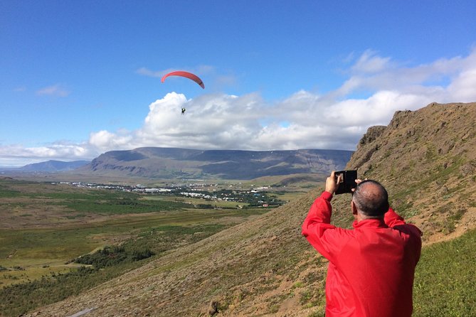 Tandem Paragliding over the Rugged Lava Fields at Blue Mountains - Who This Tour Fits Best (and Who Should Skip It)