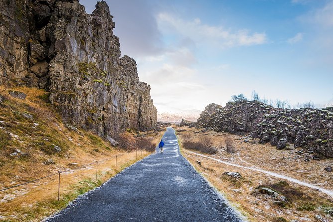 The Golden Circle & Northern Lights Guided Combo tour - Two big Iceland highlights in one day, from the ridge to the aurora