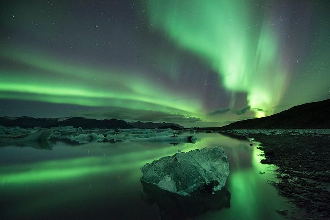 The Golden Circle & Northern Lights Guided Combo tour - The small logistics that shape your comfort, pickup, Wi-Fi, and phone charging