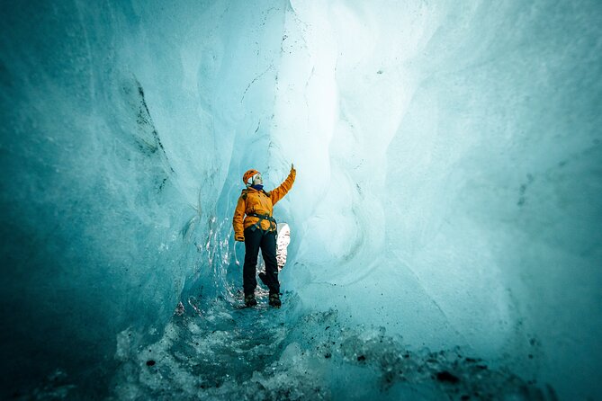 The Original Ice Cave Tour in Jökulsárlón Glacier Lagoon - Pacing in the field: short hike, then time to explore