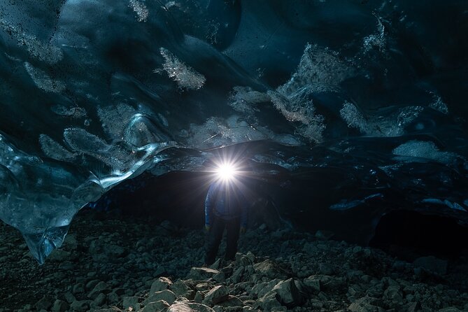 The Original Ice Cave Tour in Jökulsárlón Glacier Lagoon - Group size, crowding, and the practical photo strategy