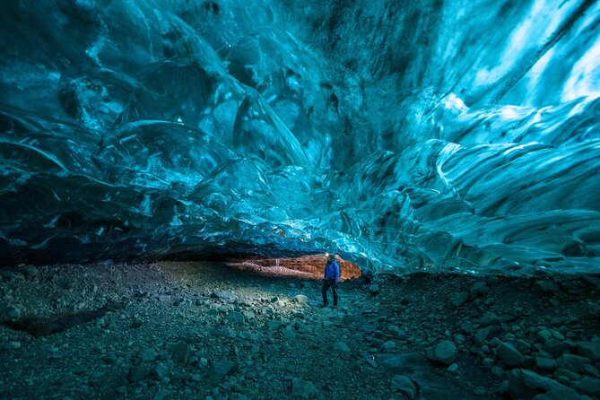 The Original Ice Cave Tour in Jökulsárlón Glacier Lagoon - Picking the right cave each day, not just a planned spot