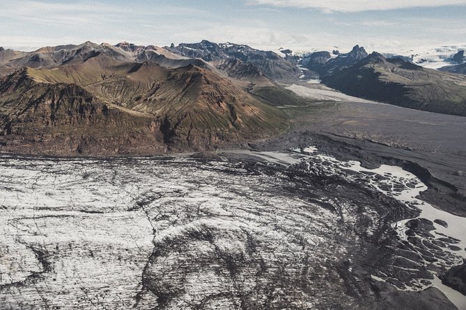 Ultimate Airplane Sightseeing Flight from Skaftafell - Highlands Color and a Long Lakes Area