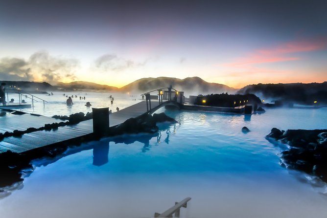 Unique bathing in an Icelandic hot springs at the Blue Lagoon - Comfort vs Premium entrance, what you should choose