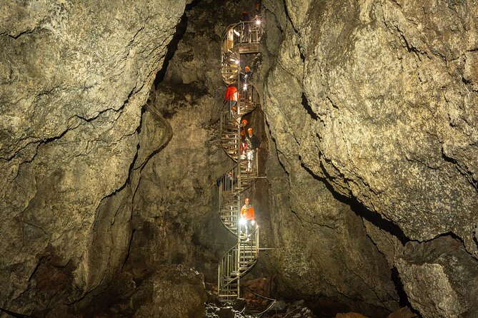 Vatnshellir Cave Tour - The geology lesson: why an 8000 year old eruption still matters