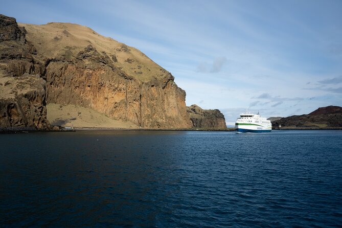 Vestmannaeyjar, Puffins & Volcanoes Small Group Day Tour - Elephant Rock at Halldórsskora: basalt, shape, and an easy first win