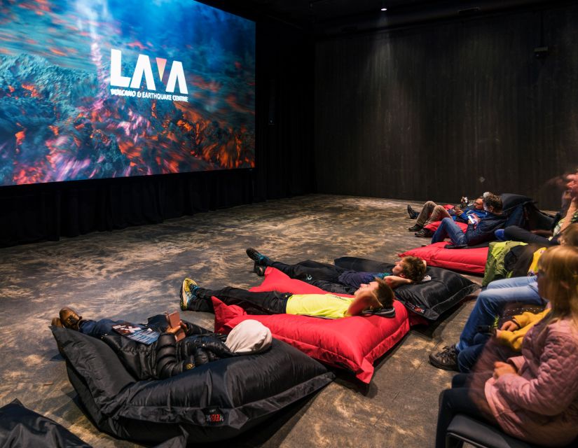 Volcano Movie - Experience the Latest Eruptions in Iceland - Your pre-movie setup at LAVA Centre: use the free earthquake context