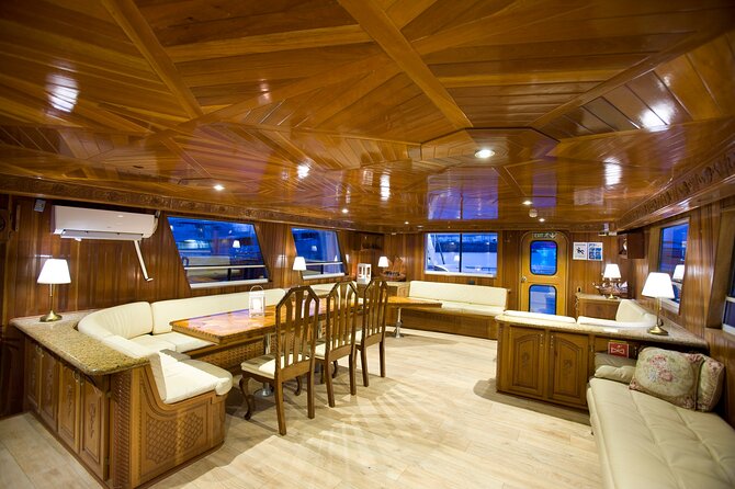 Whale Watching Cruise on a Yacht in Reykjavik - Comfort on a yacht in Iceland wind and cold water
